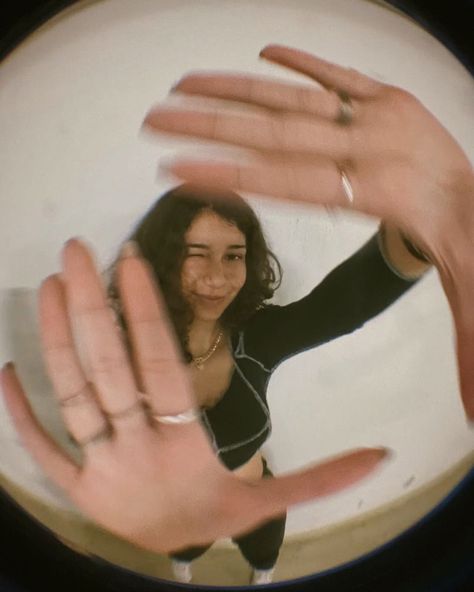 Fisheye Lens Photos, Fish Eye Lens Reference, Fisheye Photo Aesthetic, Fisheye Pose Reference, Poses Fisheye, Fish Lens Aesthetic, Fish Eye Lens Art, Fisheye Perspective Reference, Fishbowl Perspective