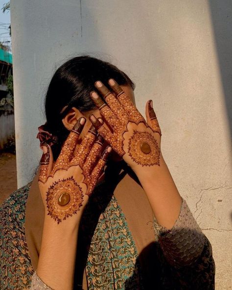 Asthetic Mehandi Design For Back Hand, Henna Mehndi Designs, Short Mehndi Design, Mehndi Designs Bridal Hands, Mehndi Designs For Kids, Mehndi Design Pictures, Very Simple Mehndi Designs, Simple Mehndi Designs Fingers, Stylish Mehndi