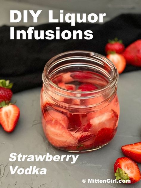 Strawberry Vodka - DIY Liquor Infusions Potato Vodka, Christmas Strawberry, Strawberry Vodka, Sliced Strawberries, Vodka Recipes, Vanilla Vodka, Infused Vodka, Party Drinks, 3 Ingredients