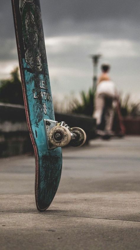 Pinterest Fotografia Grunge, Skateboard Wallpaper, Alana Blanchard, Skateboard Photos, Skateboard Pictures, Skateboarding Tricks, Skateboard Aesthetic, Skate Photos, Skateboard Photography