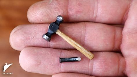 How To Make Miniature Things, Hammer And Chisel, Dollhouse Tutorials, Dollhouse Miniature Tutorials, Miniature Tutorials, Doll House Crafts, Dollhouse Projects, Pinterest Diy Crafts, Miniature Projects