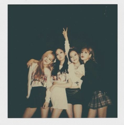 Upbeat K-pop songs Blackpink Ot4 Polaroid, Blackpink Polaroid Photos, Bp Polaroid, Jisoo Polaroid, Blackpink Polaroid, Film Polaroid, Jennie Jisoo, Slow Dance, Polaroid Pictures