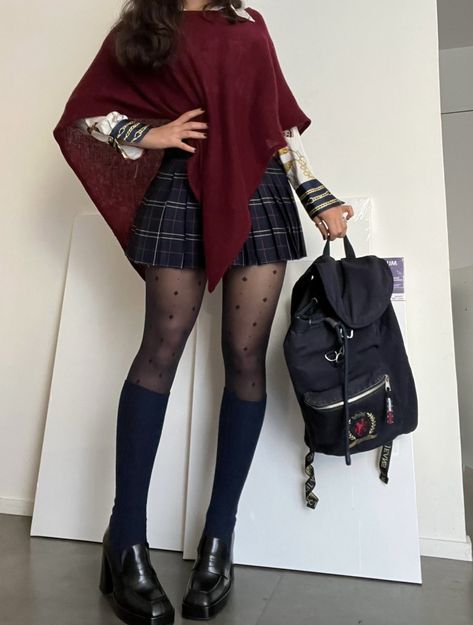 Poncho Outfit, Zara Skirts, Skirt Outfit, Skirt Outfits, Knee High Boots, Leather Skirt, Cool Style, Tommy Hilfiger, Tights