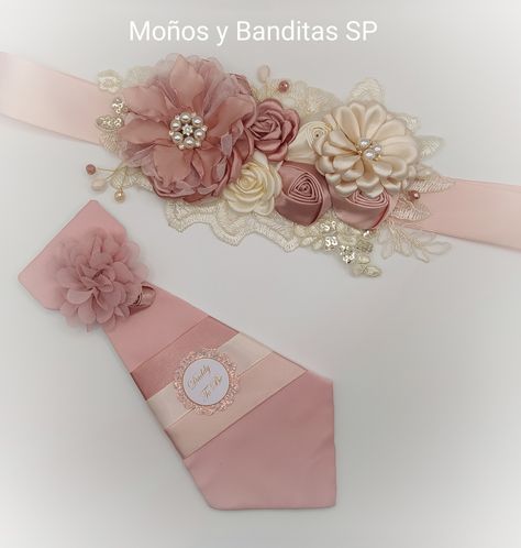 Diy Birthday Pin, Baby Shower Sash, Baby Shower Corsage, Maternity Sash, Ribbon Embroidery Tutorial, Unisex Baby Shower, Diy Baby Shower Gifts, Baby Shawer, Baby Hamper