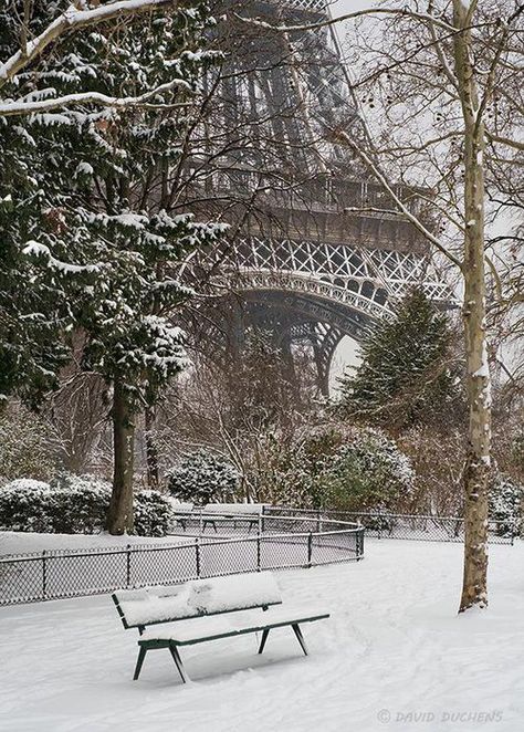 Image via We Heart It https://weheartit.com/entry/131497292/via/12956575 Torre Eiffel Paris, Paris Love, Paris Photo, Winter Scenery, The Eiffel Tower, Paris Travel, Pretty Places, France Travel, Winter Scenes