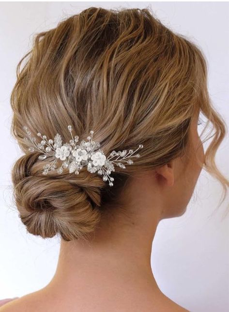 Hair Design For Wedding, Bride Wedding Hair, Pearl Hair Comb Wedding, Flower Bride, Bridal Hair Accessories Flower, Pearl Bridal Hair, Bridal Hair Combs Pearl, Rhinestone Headpiece, Wedding Hair Comb