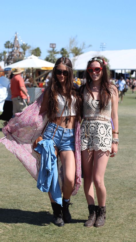 music festival fashion - hippie coachella - i have the same white crocheted tunic but in poppy red! Festival Boots, Moda Hippie, Fest Outfits, Music Festival Fashion, Glastonbury Festival, Festival Inspiration, Music Festival Outfit, Coachella Fashion, Stil Boho