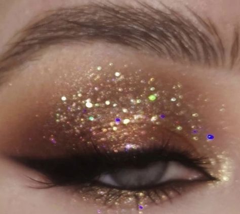 Eye Makeup For Small Eyes, Makeup For Deep Set Eyes, Put On Lashes, Eyeshadow Makeup Tutorial, Shine Makeup, Eye Makeup For Hooded Eyes, Disco Makeup, Makeup For Small Eyes, Full Makeup Tutorial