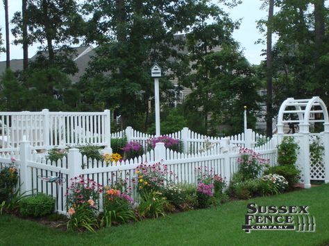 Flower Wall Garden, Victorian Yard, Bunny Cottage, Vinyl Picket Fence, Flower Garden Layouts, Garden Board, Disney House, Garden Layouts, Wooden Gate