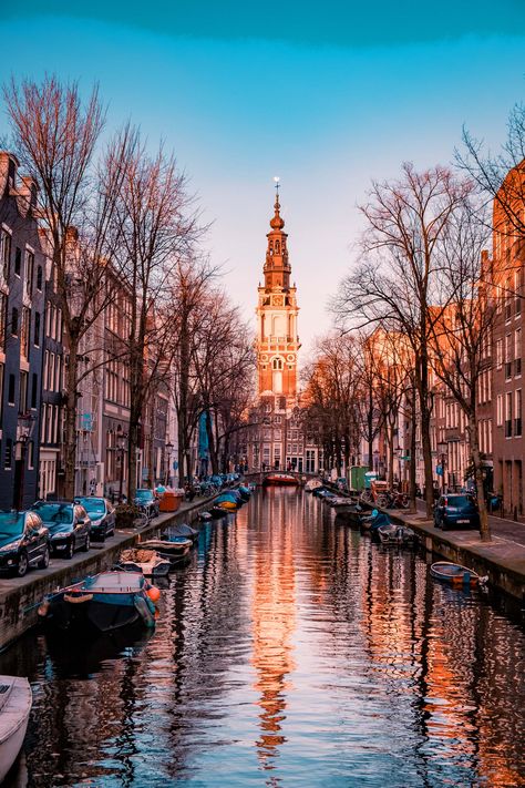 Lovely view of the canal in Amsterdam, Netherlands. #VisitNetherlands #Netherlands #Amsterdam #TravelPhoto #travel Netherland Aesthetic, Cool Cities, Amsterdam Wallpaper, Visit Amsterdam, Netherlands Travel, Amsterdam Travel, Amsterdam City, Amsterdam Netherlands, City Aesthetic