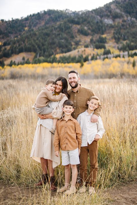 Utah Family Photographer,Snow Basin Photographer,Fall Family Photos,What to wear for fall family photos Redwood Photoshoot Family, Park Family Photoshoot Fall, Mini Session Posing Guide, Utah Fall Family Photos, Fall Family Mini Sessions, Outdoor Summer Family Picture Outfits Color Schemes, Photography Outfits Family, Family Of 5 Picture Ideas, Family Fall Photoshoot