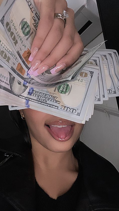 Money Selfie, Christopher Thompson, Lala Land, Hype Wallpaper, Money Pictures, 2025 Vision, Future Lifestyle, First Girl, Girly Photography