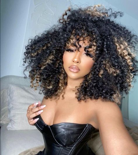 Curly Hair Texture, Curly Hair Sew In, Colored Curly Hair, Pelo Afro, Hairdos For Curly Hair, Hair Ponytail Styles, Hair Crush, Ponytail Styles, Side Part