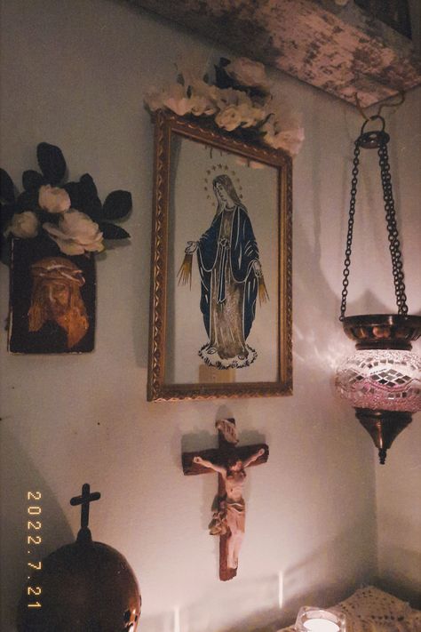 Home Altar Catholic Beautiful, Home Alter, Catholic Iconography, Catholic Home Altar, Altar Catholic, Home Altar Catholic, Altar Ideas, Catholic Home, Catholic Altar