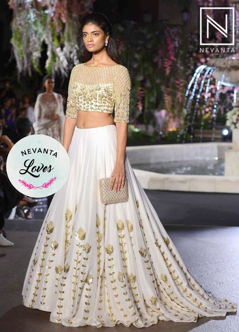 Model #ArchanaAkilKumar in a pearl-white #lehenga paired a with sheer crop blouse Lehenga With Contrast Blouse, Lehenga Ideas, Ghaghra Choli, White Lehenga, Bridesmaid Saree, Lengha Choli, Manish Malhotra, Contrast Blouse, Lakme Fashion Week