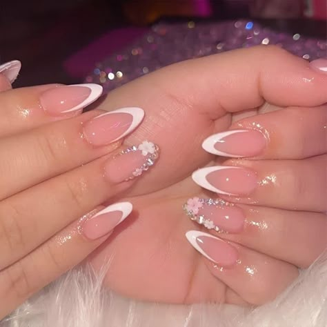 Christmas Nails Design, White Almond Nails, Pink Press On Nails, Nails Press Ons, Mode Rose, Nails Short Almond, Nails Kit, Romantic Nails, French Pink