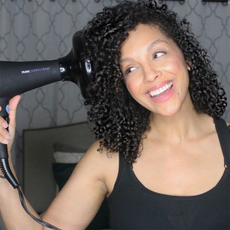 Top 12 Tips to Diffuse Curly Hair Without the Frizz | NaturallyCurly.com How To Style Hair, Biracial Hair, Hair Diffuser, Dry Curly Hair, Curly Hair Problems, Hair To One Side, Curly Hair Photos, Curly Updo, Blow Dry Hair