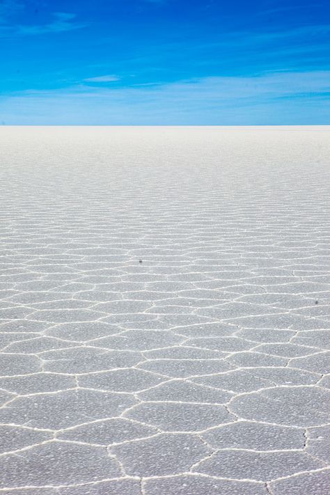 Solar de Yuyni. Salt flats in Bolivia...Me gustaría conocer este sitio, pues dicen que es como un espejo y se ve muy bonito...Gg Socotra, Magic Places, Ha Long Bay, Image Nature, Ha Long, Salt Flats, Breathtaking Places, Bagan, Angkor Wat