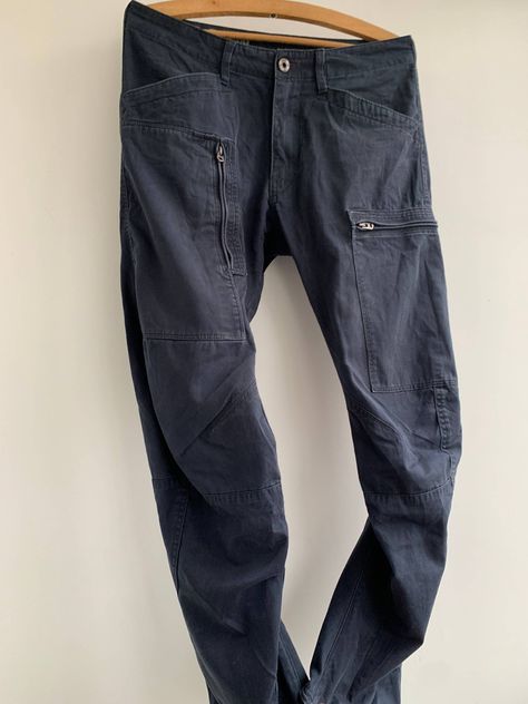 G Star Raw Cargo Pants, Wicked Fashion, Cargo Design, Chambray Pants, Trousers Details, Men's Bottoms, Mens Cargo, Denim Jeans Men, Jeans Men