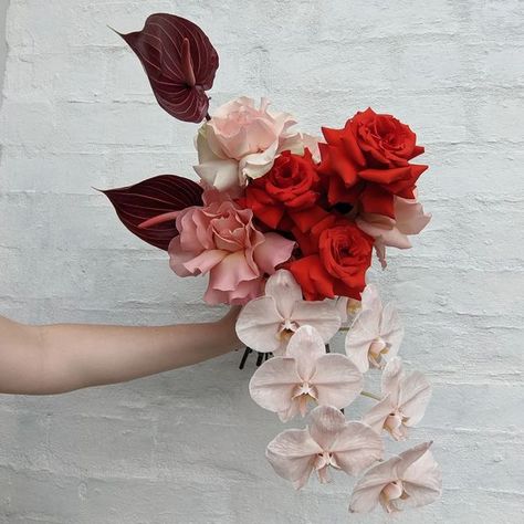 Red Anthurium Bouquet, Anthurium Bouquet, Floral Cafe, Pink And Burgundy Wedding, Faux Arrangements, Colourful Bouquet, Simple Wedding Bouquets, Floral Art Arrangements, Modern Bouquet