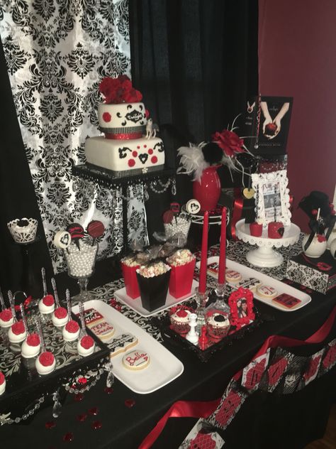 Twilight Saga Dessert and Candy Buffet Table by Candy Simply etsy.com/shop/candysimply Masquerade Quince, Candy Buffet Table, Goth Ideas, Hollywood Glam Wedding, Vampire Party, Dream Birthday, Sweet 16 Themes, Candy Buffet Tables, Sweets Table