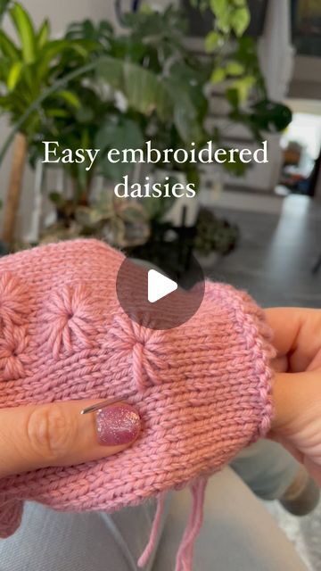 Janice | Neurodiverse Knitting Designer on Instagram: "Easy Peasy Embroidered Daisies 🤍💕 So…. I started a new design. I know, I’m meant to be focussing on current projects, but…. This idea just refused to wait 😊 This will be a pair of super sweet wrist warmers that’ll keep me cozy while I daydream of springtime on the (ever receding?) horizon 😊😂 I’ll make a tester call for these shortly, so keep an eye out if you’re interested 💕🤍 Do you like adding a little embroidery (or maybe bead work?) to your knitting? Do you have a favourite project that used embellishment? 💕Yarn: @twiceshearedsheep Everyday Merino" Wool Embroidery On Knitting, Embroidered Daisies, Exhibit Ideas, Yarn Embroidery, Wool Embroidery, Wrist Warmers, Knitting Ideas, Easy Peasy, Super Sweet