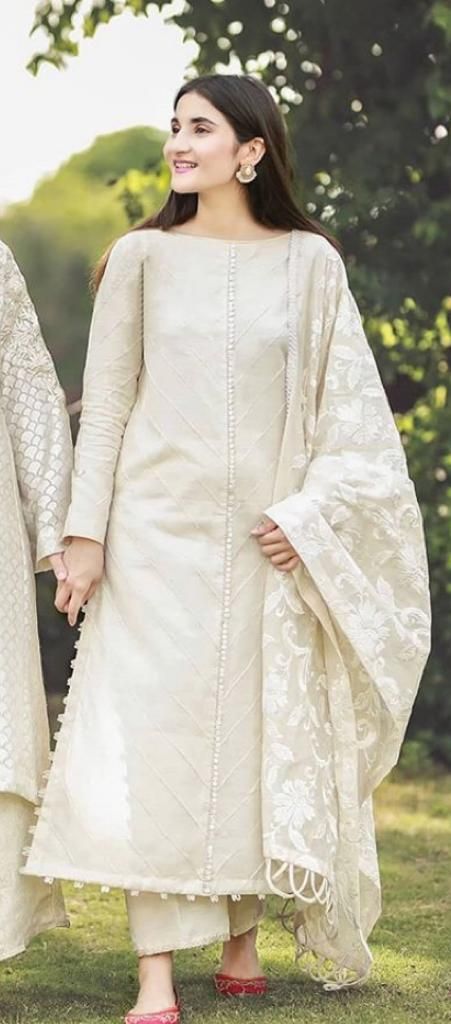 Luxury Lawn Dress Design, White Suite Design For Women, Long Shirts For Women Pakistani, Long Shirt Design, Pakistani Dresses Party Wear, White Kurtis, Style Outfits Summer, Nice Suits, Tassels Fashion Clothing