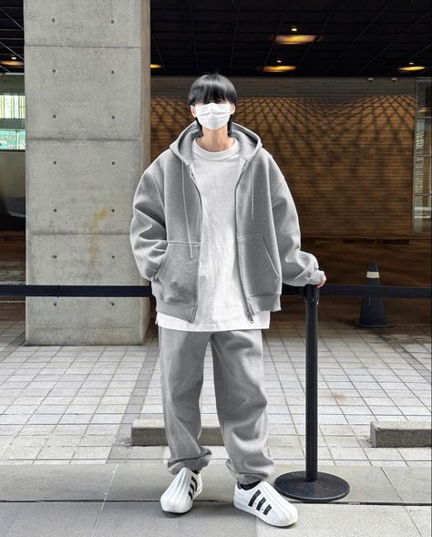 Men Athleisure Outfits, Korean Baggy Outfits, Outfit Inspo Men, Sports Wear Outfits, Thrifted Style, Fashion Outfits Men, Outfit Korean Style, Minimalist Fashion Men, Athleisure Men