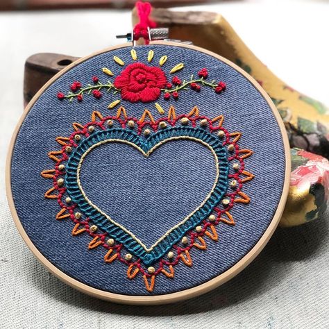 Sashiko Ideas, Punch Pano, Embroidered Hearts, Mexican Embroidery, Embroidery Hearts, Blue Jeans Crafts, Kantha Embroidery, Kids Dress Patterns, Jean Crafts