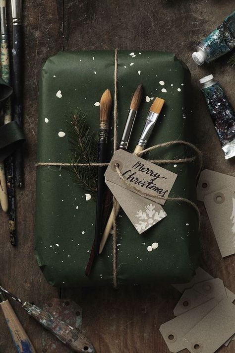 Gift Packing Ideas Christmas, Giftwrap Ideas Christmas, Beautiful Christmas Wrapping Ideas, Christmas Presents Packaging, Christmas Gift Wrapping Ideas Creative, Thrifted Christmas Gifts, Christmas Gift Ideas Aesthetic, Thrifted Gift Ideas, Birthday Gift Wrapping Ideas