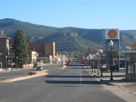 9 Most Charming Mountain Towns In New Mexico - WorldAtlas Raton New Mexico, Small Grocery Store, Taos Ski Valley, Aztec Ruins, Best Places To Retire, Land Of Enchantment, New Mexican, Mountain Town, Nice View