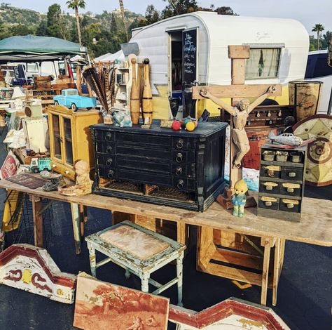 10 Favorite American Antiques Shows | Take a Road Trip - She Shed Living She Shed Living, Shed Living, 127 Yard Sale, Brimfield Flea Market, Antiques Road Trip, Rose Bowl Flea Market, Antique Fairs, American Antiques, Antique Show