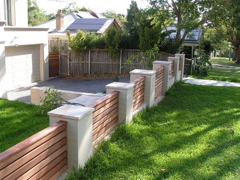 Small Garden Fence, Small Front Yards, Wood Fence Design, Small Fence, Yard Fence, Front Fence, Living Fence, Concrete Fence, Brick Fence