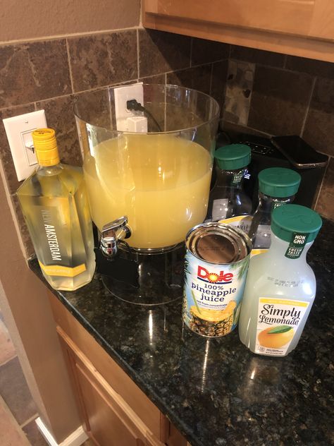 Vodka, SIMPLY lemonade & DOLE pineapple juice. Pineapple Vodka Drinks, Tiktok Drinks, Ciroc Pineapple, Pineapple Lemonade Punch, Hennessy Drinks, Vacation Drinks, Dole Pineapple Juice, Pineapple Vodka, Simply Lemonade