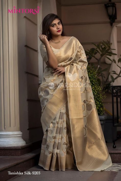 Lehenga Style Saree, Indian Dresses Online, Sari Design, Indian Sari Dress, Silk Saree Blouse Designs, Indian Fashion Saree, Saree Designs Party Wear, Party Wear Saree, Saree Models