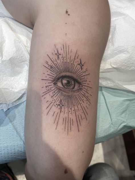 Third Eye Tattoos, All Seeing Eye Tattoo, Eyeball Tattoo, Ray Tattoo, Korean Tattoo Artist, Evil Eye Tattoo, Inspiration Tattoos, Fresh Tattoo, Seeing Eye