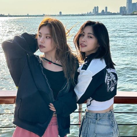 Ryujin Yuna, Red Dolls, Cute Plush, Best Friends Forever, Korean Pop, Friends Forever, Instagram Update, Pop Group, K Pop