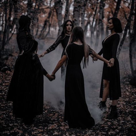 Best Friends Witch Photoshoot, Group Halloween Photoshoot, Group Witch Photoshoot, Witch Coven Photoshoot, Witchy Photo Shoot, Witches Photoshoot, Coven Photoshoot, Witchy Shoot, Witchy Photoshoot