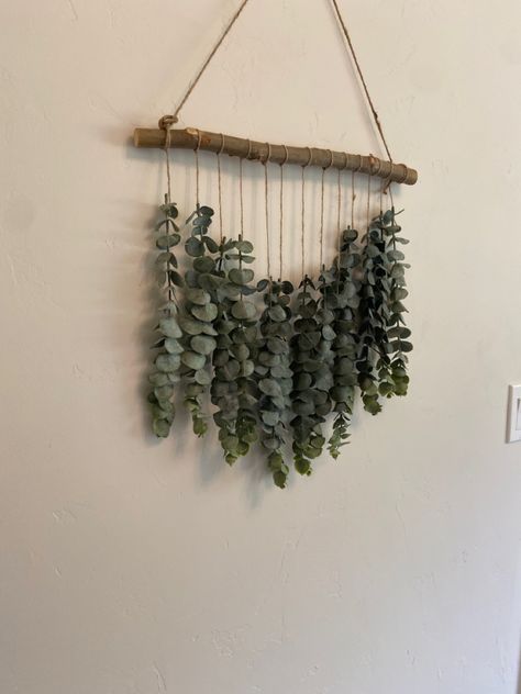 Eucalyptus Wall Hanging Diy, Diy Rustic Home Decor, Hanging Dried Flowers Bedroom, Hanging Dried Flowers Decor Bedroom, Herbarium Wall Decor, Dried Eucalyptus Wall Hanging, Boho Vintage Decor, Homemade Wall Decorations, Hanging Herbs