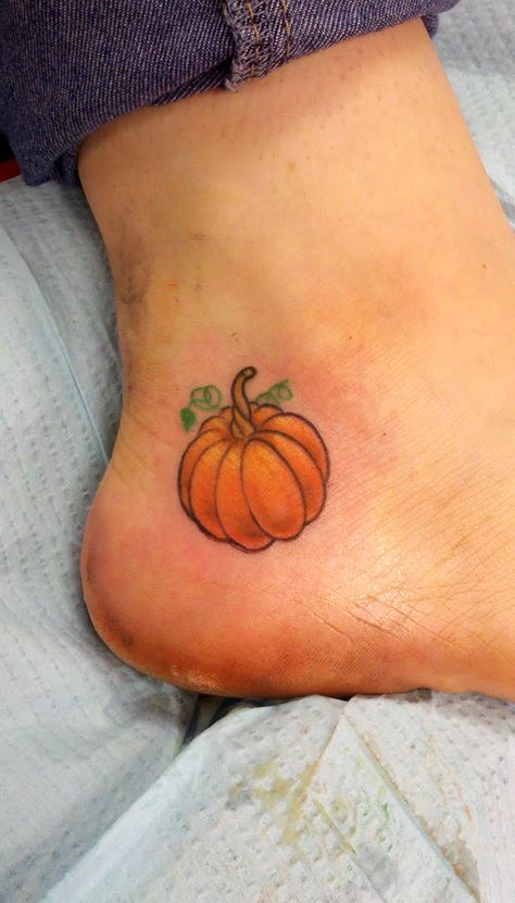 Pumpkin Small Pumpkin Tattoo, Someday Tattoo, Cute Halloween Tattoos, Pumpkin Tattoo, Autumn Tattoo, Tatoo Inspiration, Dibujos Tattoo, Tattoo Collection, Latest Tattoos