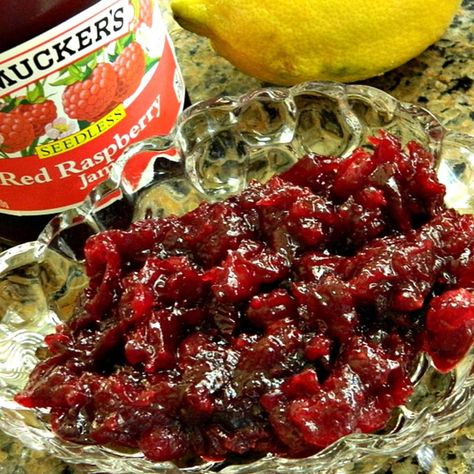 Easy Cranberry Raspberry Sauce Cran Raspberry Sauce, Swerve Recipes, Raspberry Sauce Recipe, Fresh Cranberry Sauce, Raspberry Sauce, Cranberry Recipes, Fresh Cranberries, Pomegranate Juice, Cranberry Sauce