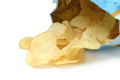 Potato Chips: go baked! Baked Potato Chips, Healthy Potatoes, Potato Crisps, Small Snacks, Crisp Recipe, Eat Smarter, Kids Nutrition, Potato Chips, Eating Habits