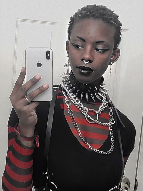 Poc Alt, Alt People, Black Alt, Black Alternative, Afro Goth, Afro Punk Fashion, Scene Girl, Alternative Makeup, Glam Hair