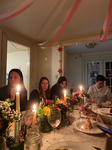 Intimate House Party, Apartment Party, Indoor Birthday, 20th Birthday Party, Xmas Dinner, Birthday Dinner Party, Party Aesthetic, 27th Birthday, Cosy Christmas