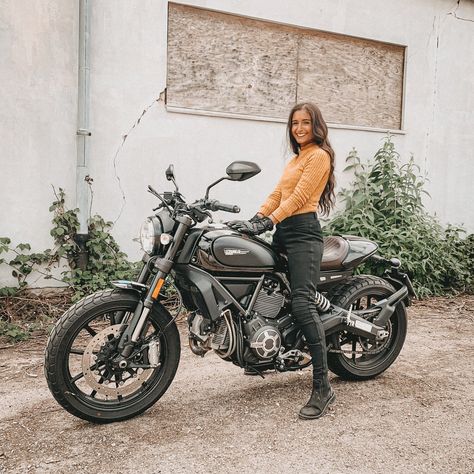 Womens Motorcycle Fashion, Ducati Supersport, Ride A Motorcycle, Biker Fashion, Bike Aesthetic, Ducati Scrambler, Motorcycle Riders, Motorcycle Style, Motorcycle Women