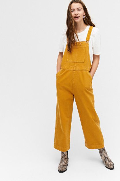 Cropped denim dungarees - Mustard yellow - Jumpsuits - Monki NL Yellow Dungarees Outfit, Sporty Shorts Outfit, Yellow Dungarees, Yellow Overalls, Dungaree Outfit, Celebrity Dresses Red Carpet, Cotton Dungaree, Easter 2024, Halloween Idea