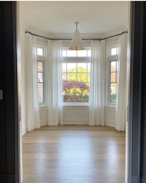 Bay Window Ideas Curtains, Classic Dining Room Decor, Bay Window Blinds, Marie Flanigan Interiors, Windows Curtains, Floor To Ceiling Curtains, Marie Flanigan, Boston Apartment, Bay Window Curtains