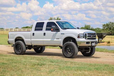 Kicking up dust around here!!!! ———————————————————————— #powerstroke #diesel #f250 #lifted #bdslift #22x12 #37s #6inchlift #6oh #6liter #oldman #needrain #texas #4x4 #4wd #fordlife #chewbacca #dirtroads #6point0 F250 Lifted, Ford F250 Diesel, F250 Diesel, Diesel Trucks Ford, Ford Diesel, Trucks Ford, Truck Flatbeds, Ford Powerstroke, Dream Trucks