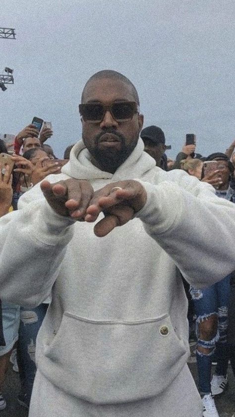 Kanye Hardest Pic, Funny Kanye Pictures, Kanye Winking, Kanye West Selfie, Old Kanye West Aesthetic, Kanye Funny, Kanye West Outfits 2000s, Kanye West Wallpaper Iphone, Kanye West Lockscreen