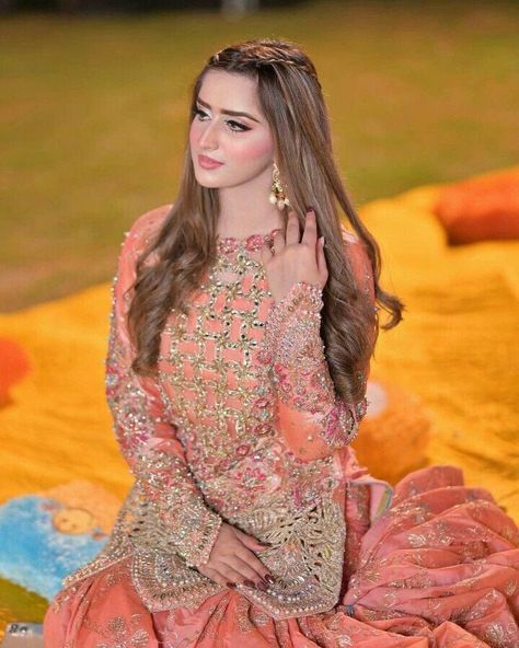 Outclass stylish Party Wear wedding wear dresses Party Wear Hairstyle, Chic Messy Bun, Alishbah Anjum, Wedding Wear Dresses, Bridal Makeup Videos, Pakistani Bridal Hairstyles, Latest Bridal Lehenga Designs, Wedding Day Dresses, Hairstyle For Medium Hair